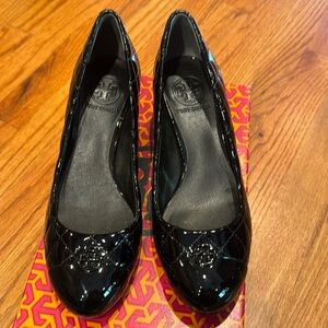 Tory Burch black patent leather pump